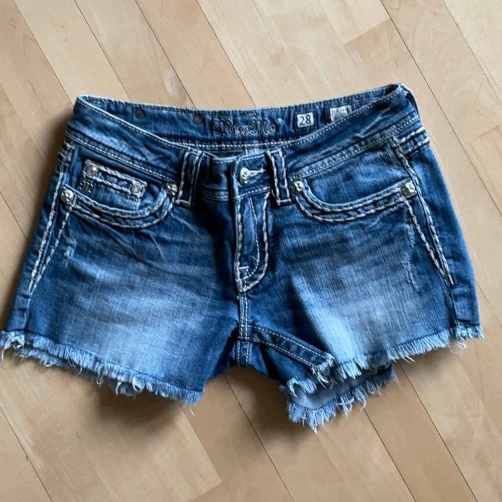 Miss Me jean shorts size 28